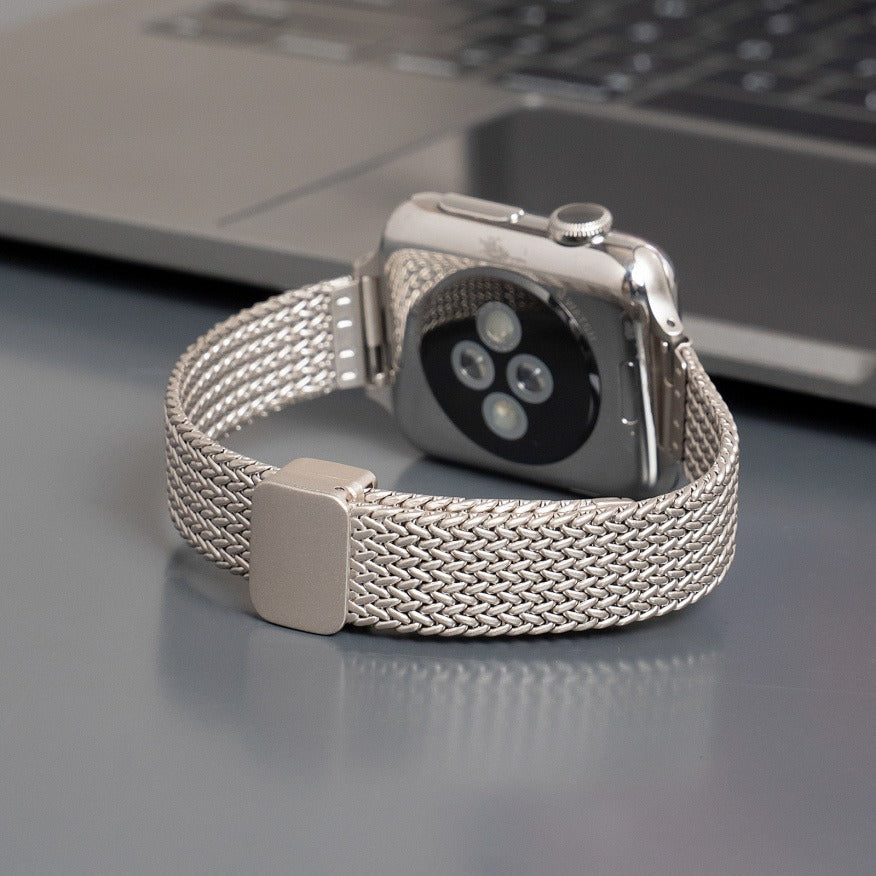 Iwatch Metal Wheat Ear Titanium Magnetic Strap: Helping Friends and Family Members with Alzheimer's Disease
